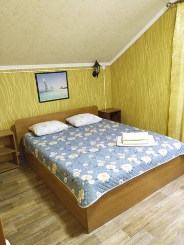 Двухместный номер с двуспальной кроватью и дополнительной кроватью в Гостинице Пилот